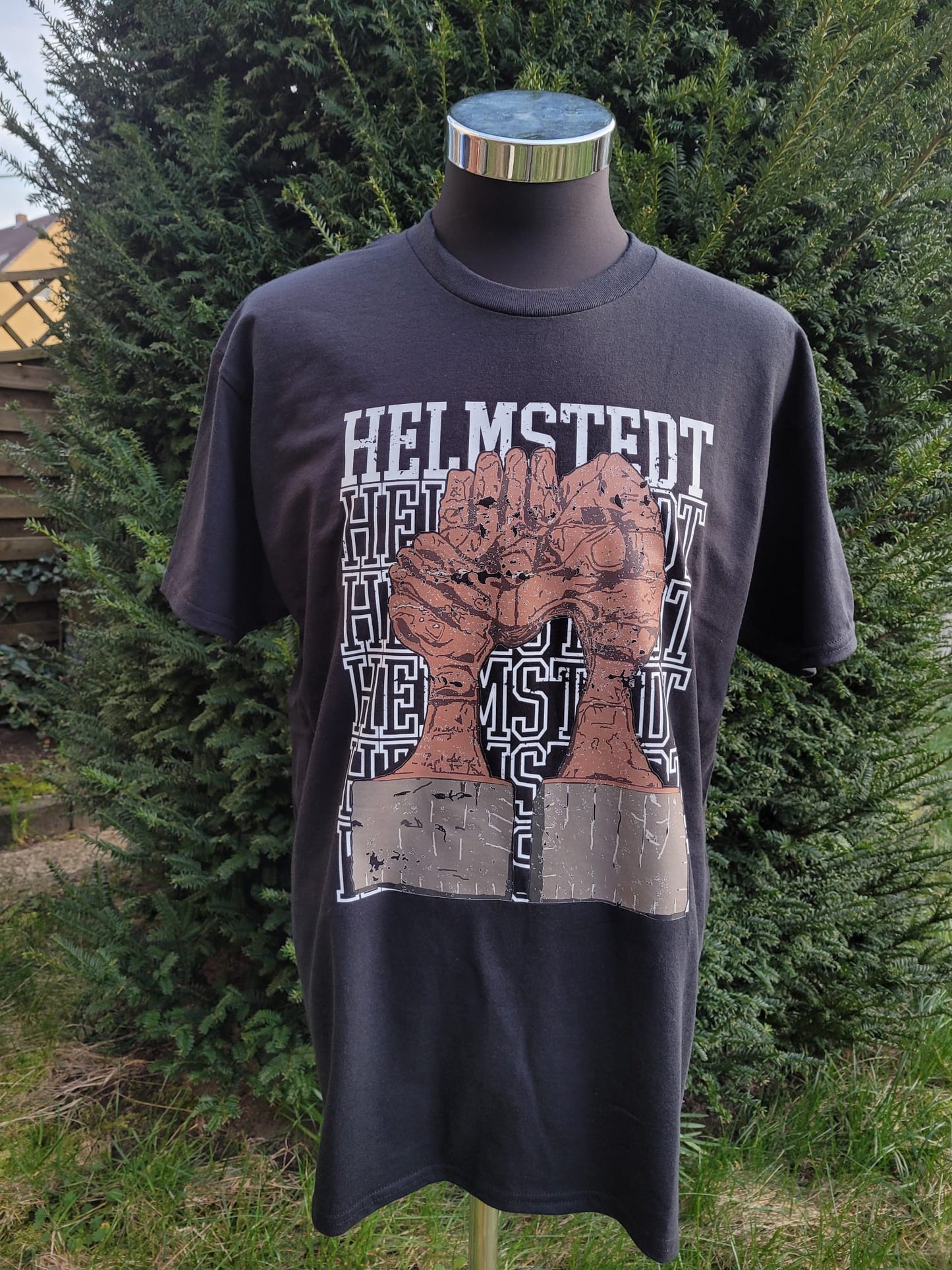 Helmstedt HE Die Wölbung der Hände T-Shirt Front
