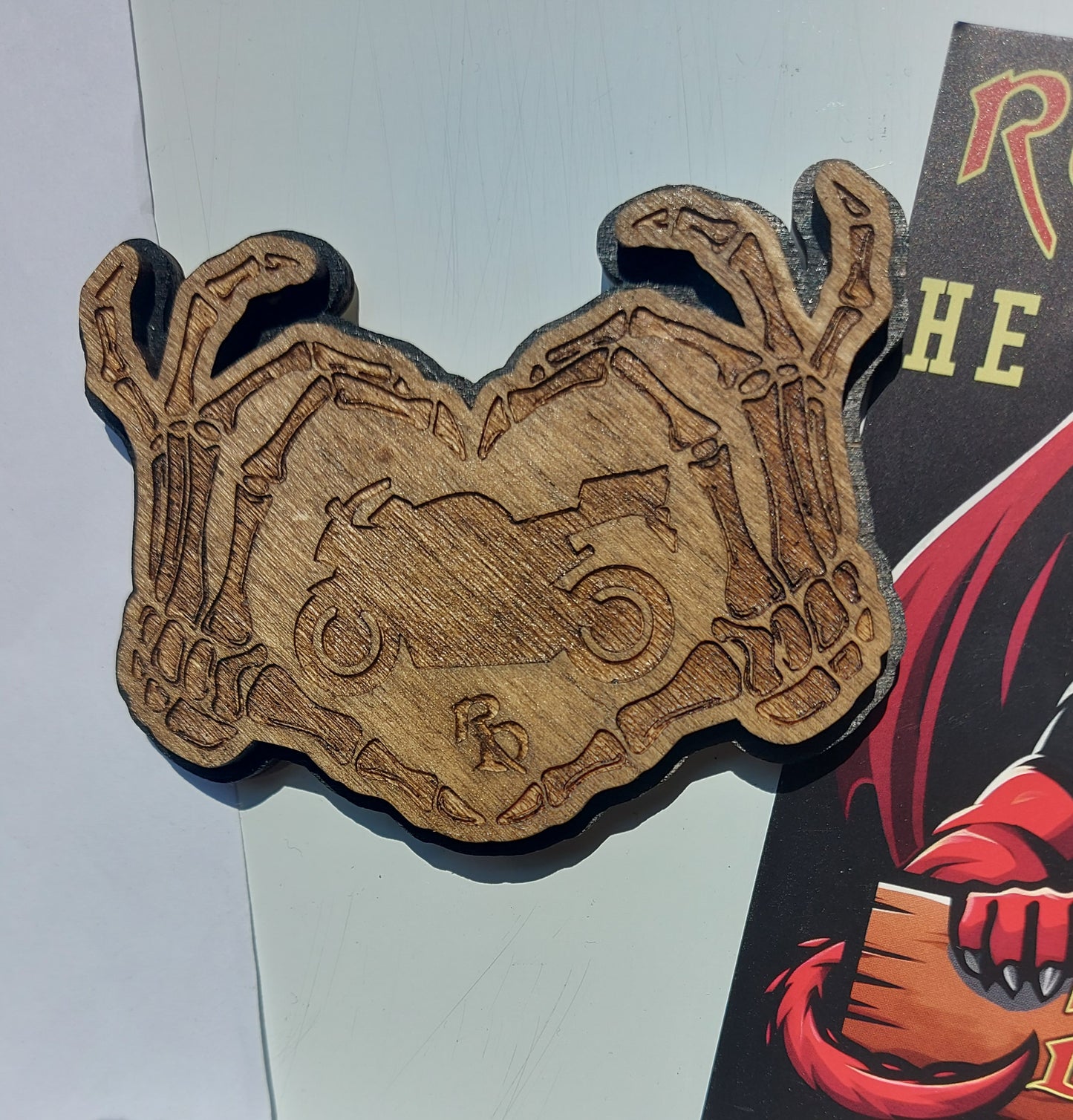 Drachenhände Herz Motorrad Geschenk Kühlschrankmagnet Holz Bikerdeko