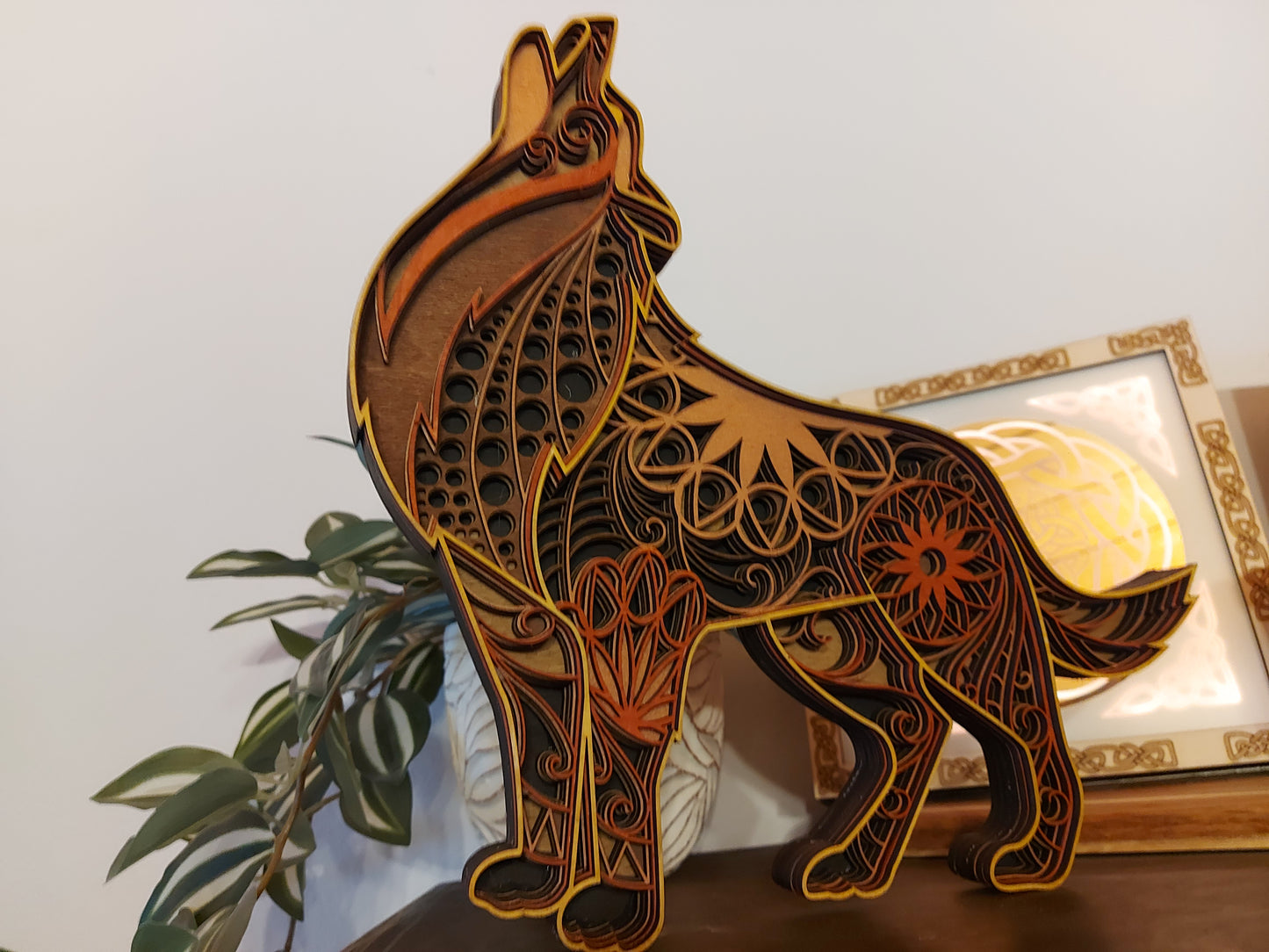 Mandala-Howlin Wolf Wandkunst aus Holz Brown – 6-lagige, lasergeschnittene Dekoration