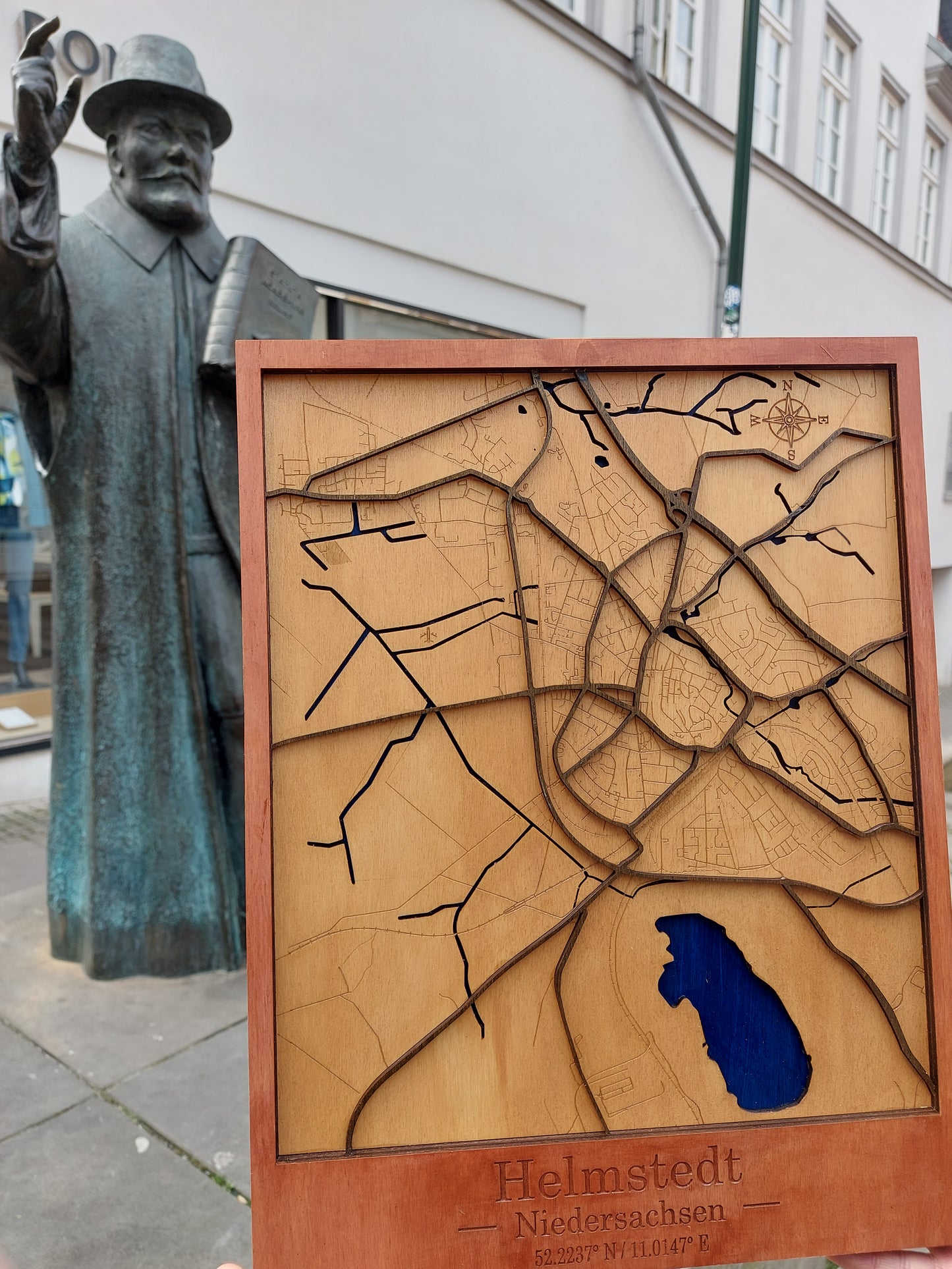 Dekorative Karte von Helmstedt HE Niedersachsen. Kunstvolle Mehrschichtige Holz-Wandkunst Lasergeschnittene 3D Wanddekoration