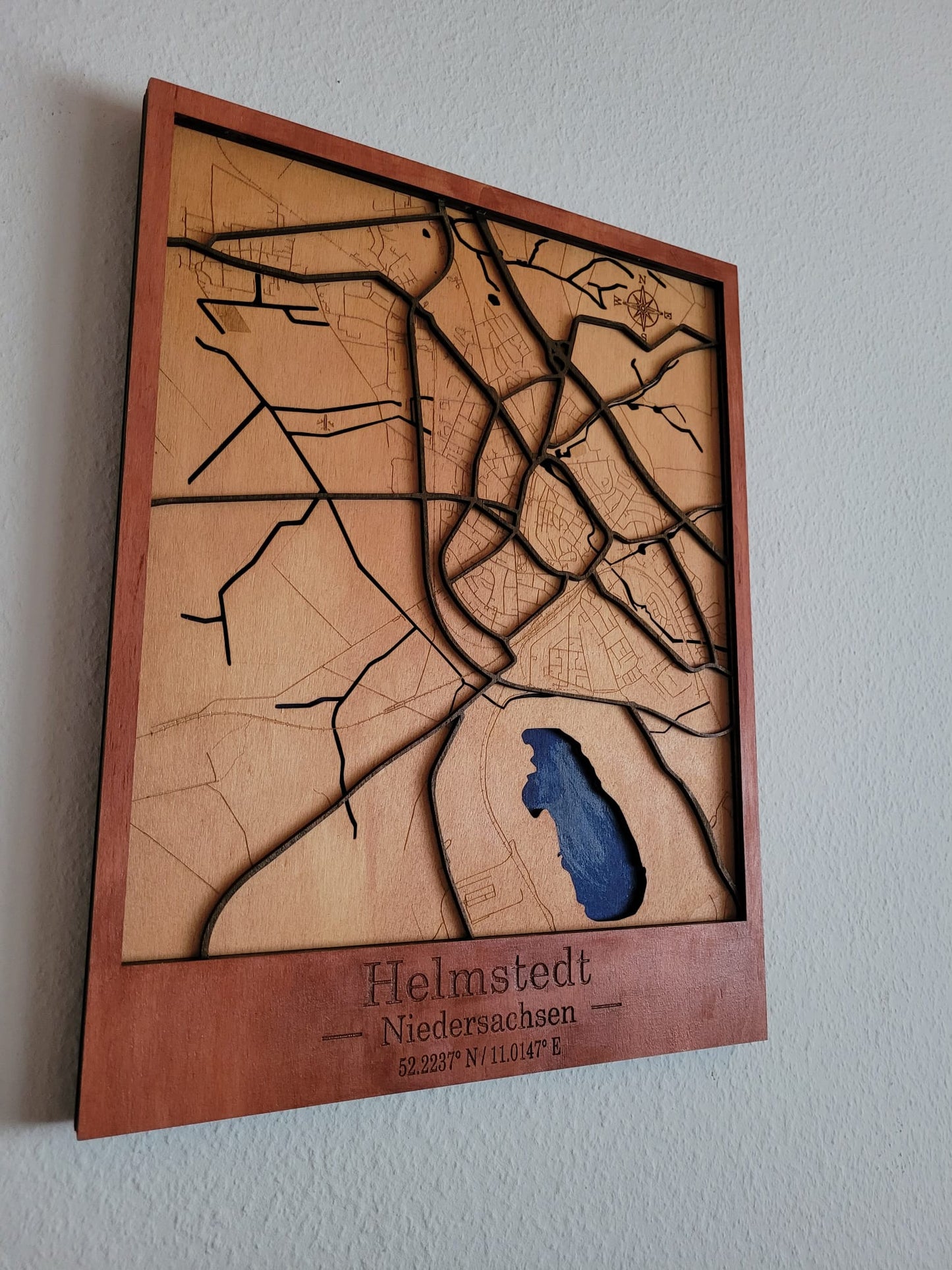 Dekorative Karte von Helmstedt HE Niedersachsen. Kunstvolle Mehrschichtige Holz-Wandkunst Lasergeschnittene 3D Wanddekoration