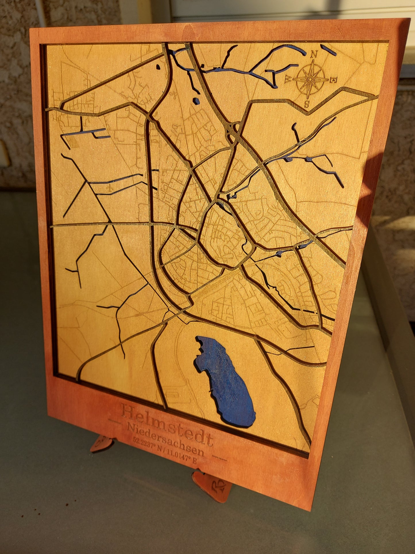 Dekorative Karte von Helmstedt HE Niedersachsen. Kunstvolle Mehrschichtige Holz-Wandkunst Lasergeschnittene 3D Wanddekoration