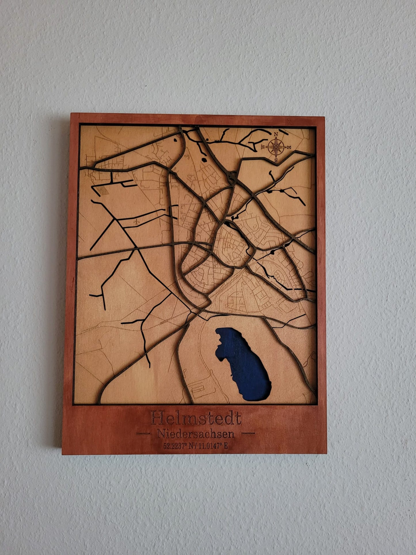 Dekorative Karte von Helmstedt HE Niedersachsen. Kunstvolle Mehrschichtige Holz-Wandkunst Lasergeschnittene 3D Wanddekoration