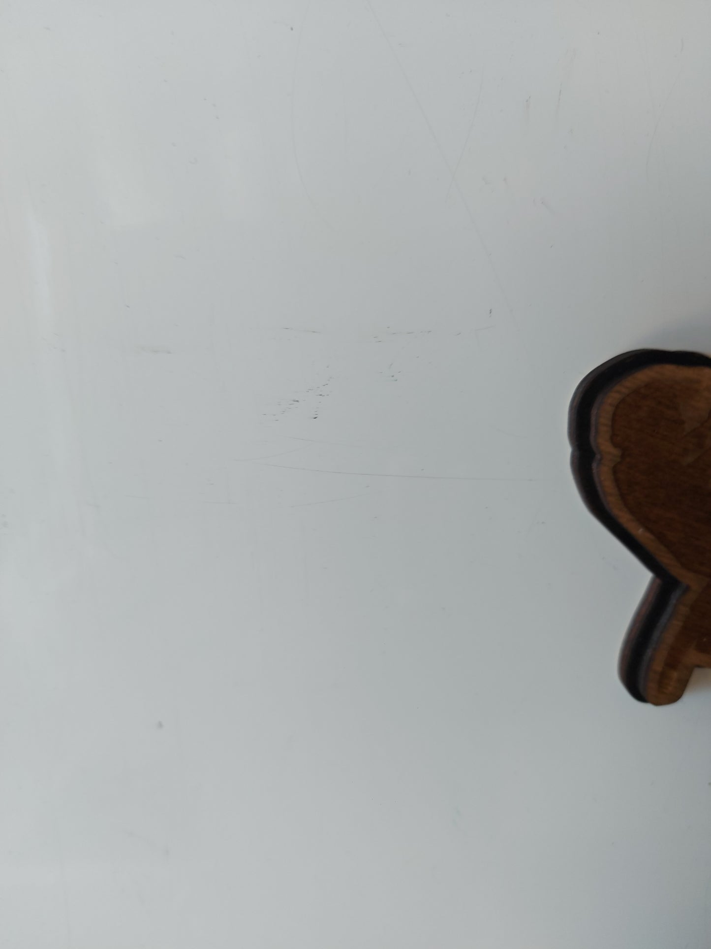 Wheelie Dirtbike Kühlschrankmagnet Handgefertigt Nussbaumholz