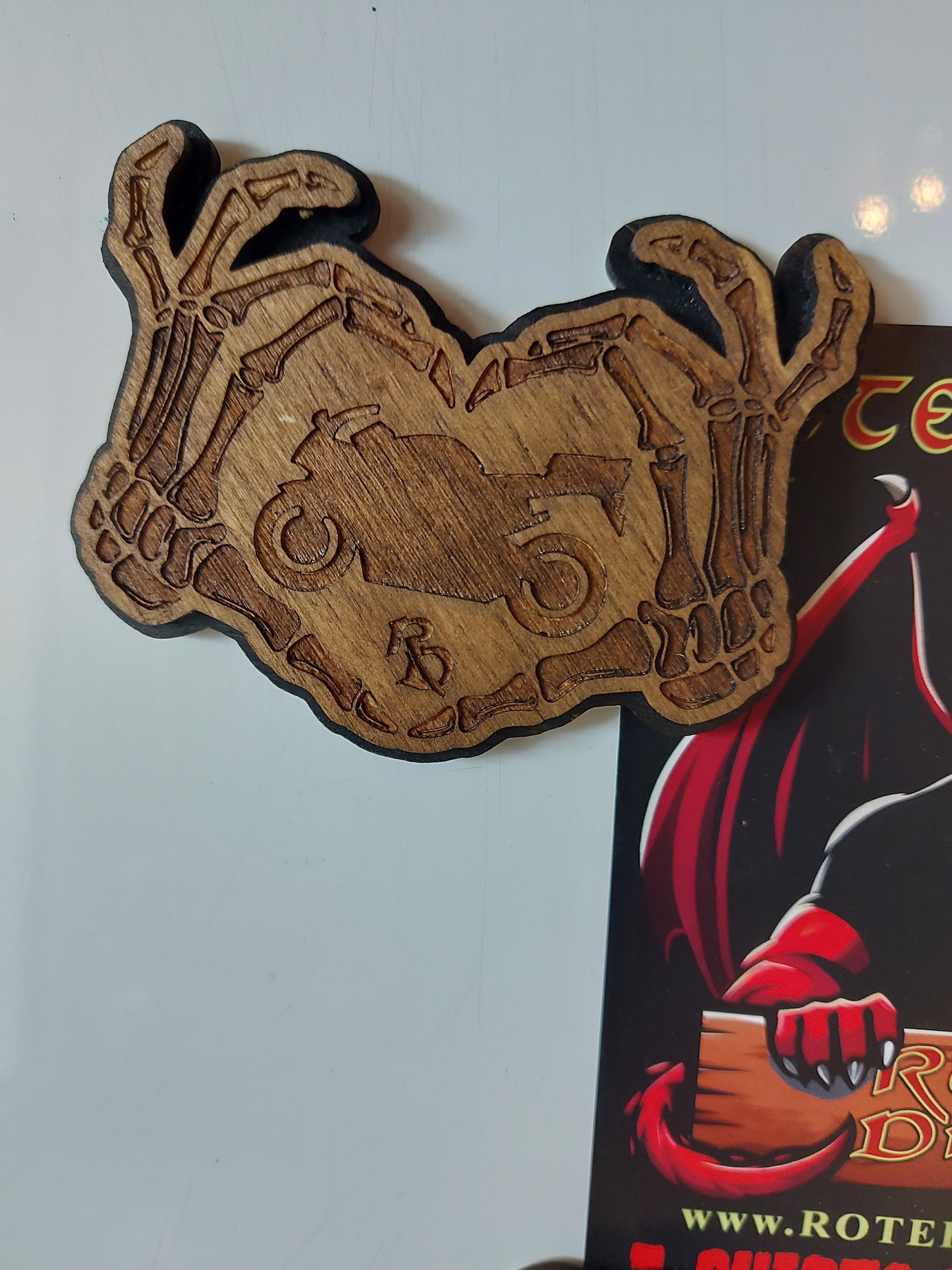 Drachenhände Herz Motorrad Geschenk Kühlschrankmagnet Holz Bikerdeko