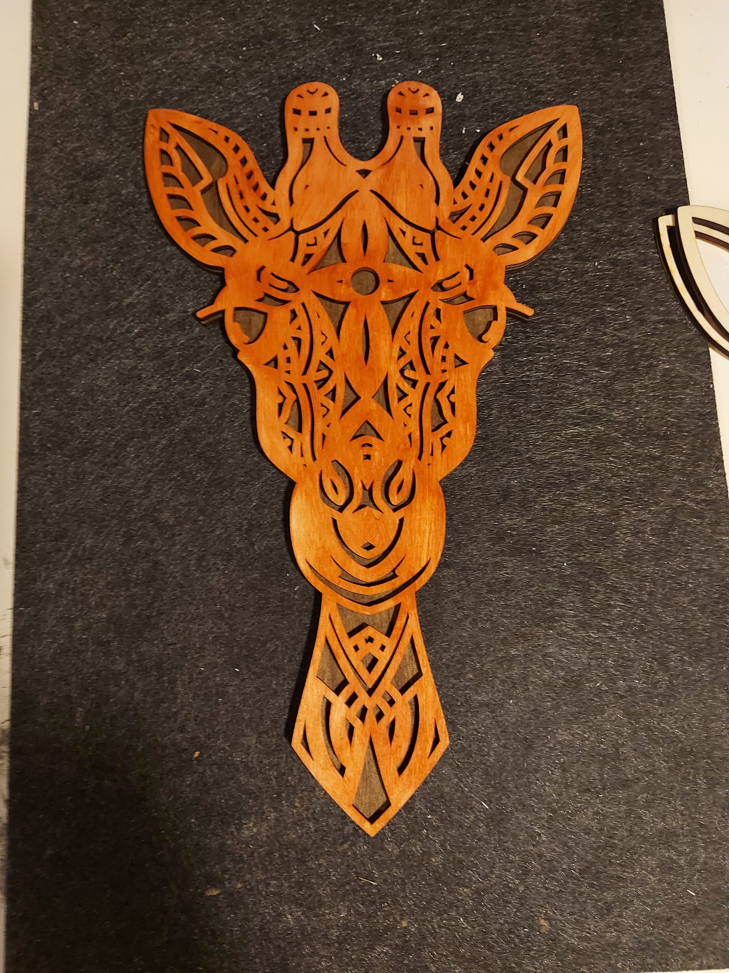 Mandala-Giraffe Wandkunst aus Holz – 4-lagige, lasergeschnittene Dekoration