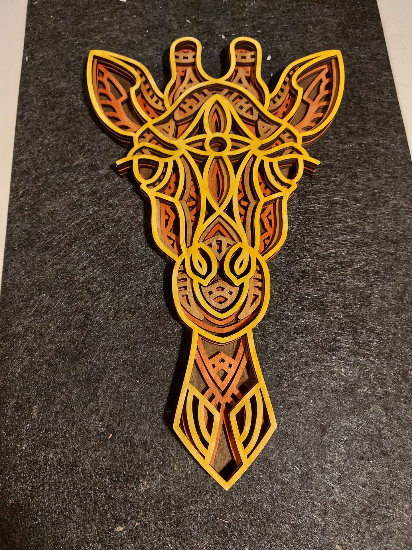 Mandala-Giraffe Wandkunst aus Holz – 4-lagige, lasergeschnittene Dekoration