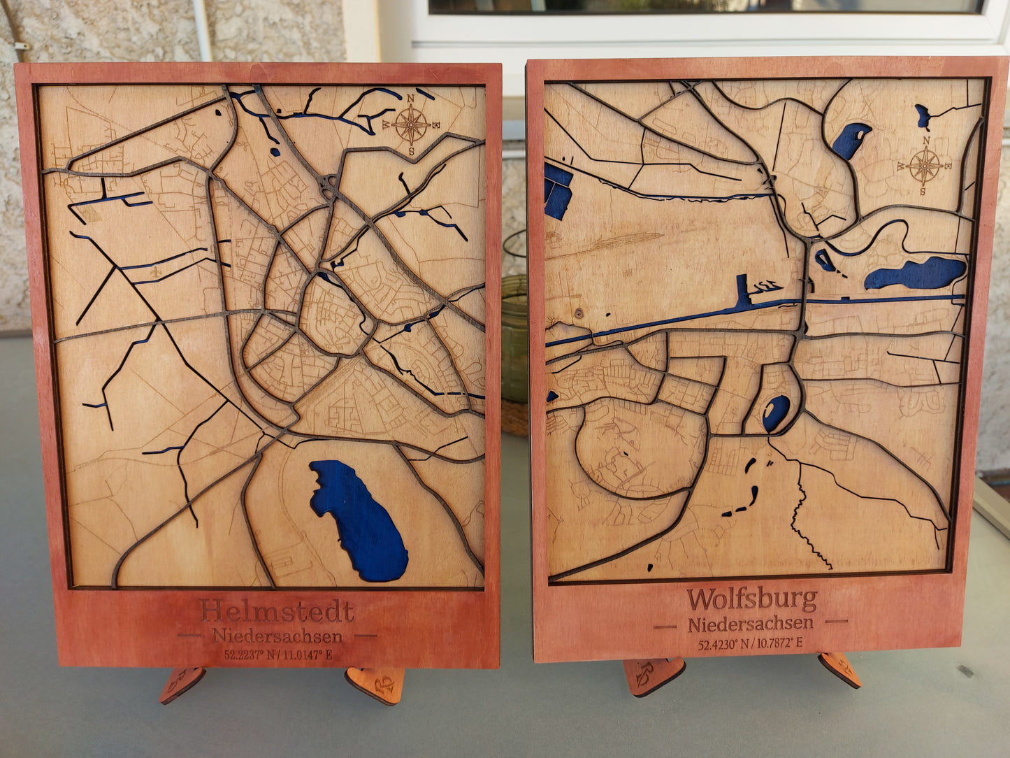 Handgefertigte Dekorative Karte von Wolfsburg, Niedersachsen. Kunstvolle Mehrschichtige Holz-Wandkunst Lasergeschnittene 3D Wanddekoration